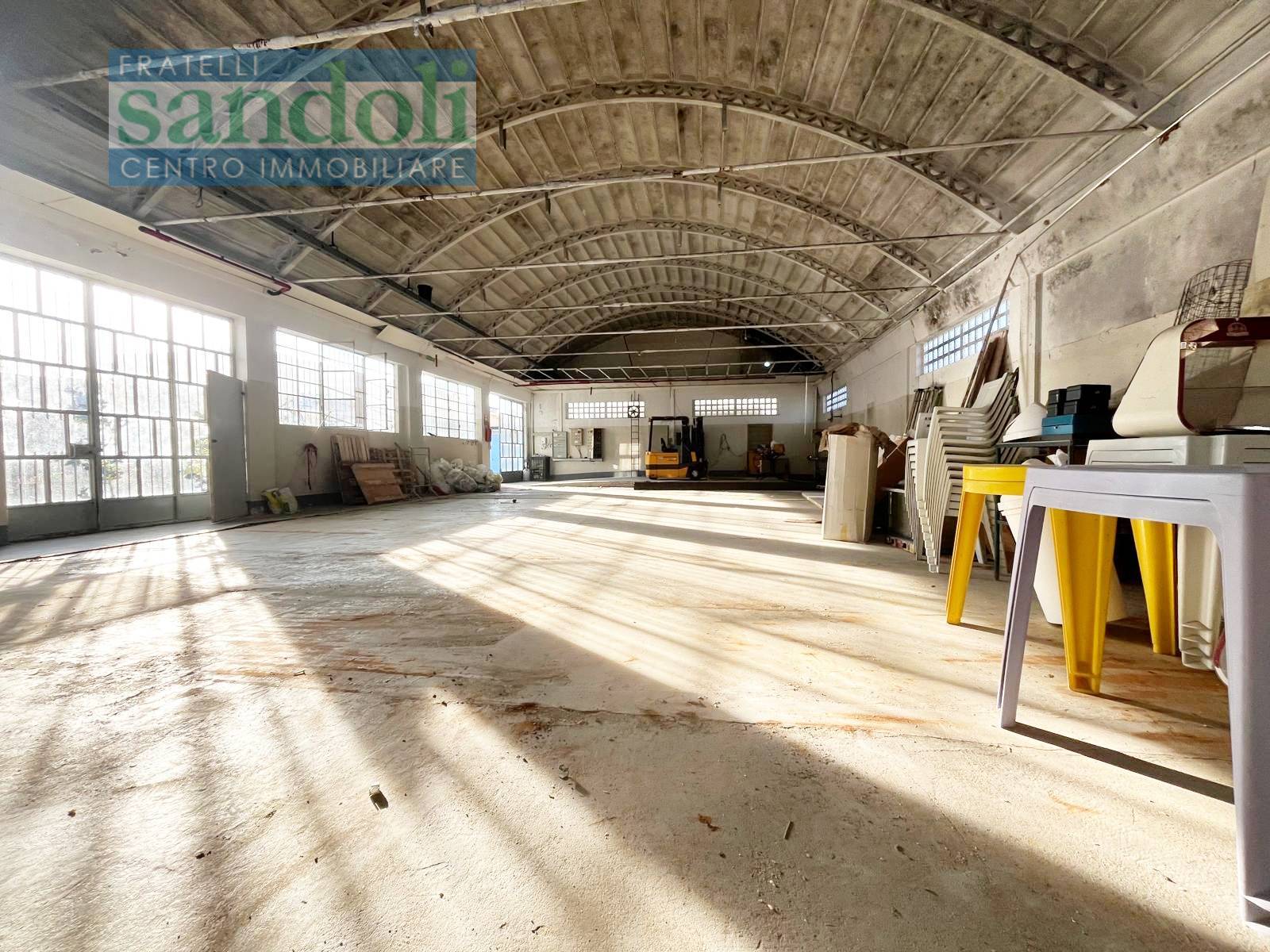 Capannone in affitto a Vercelli, Porta Torino