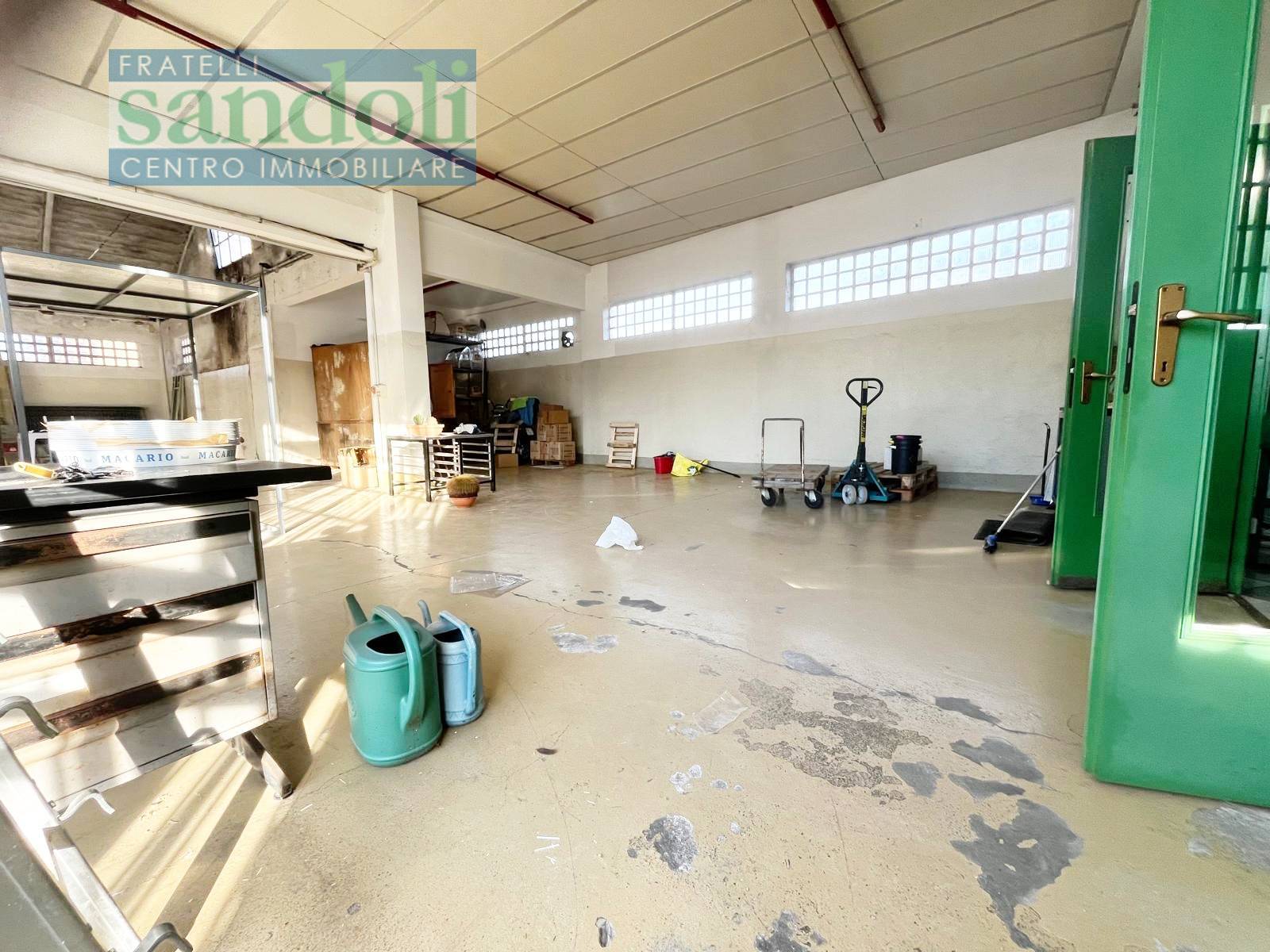 Capannone in affitto a Vercelli, Porta Torino