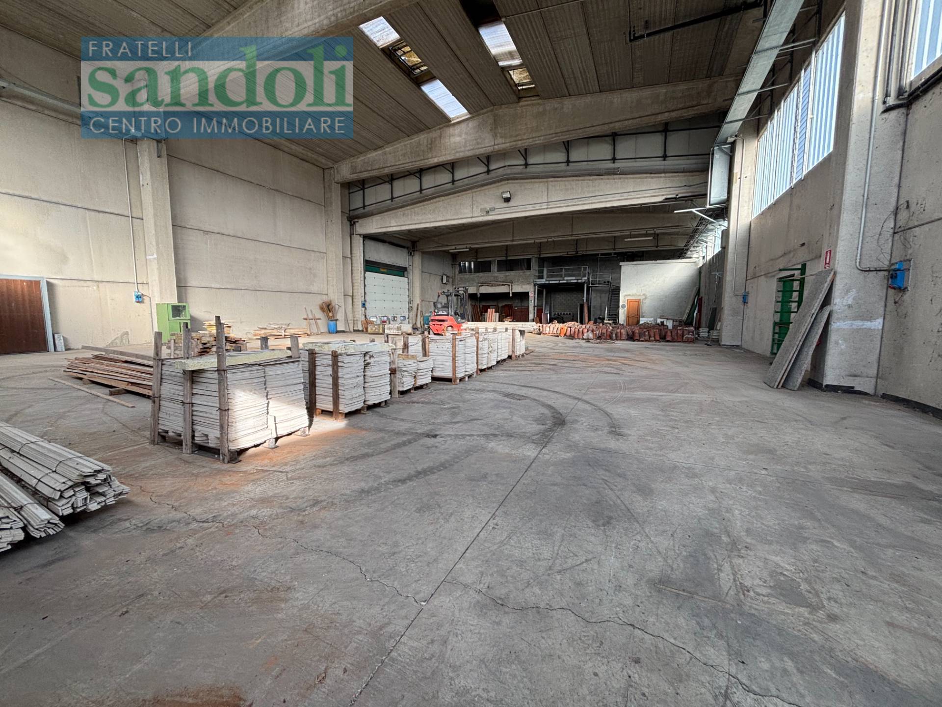 Capannone in vendita a Arborio, Paesi