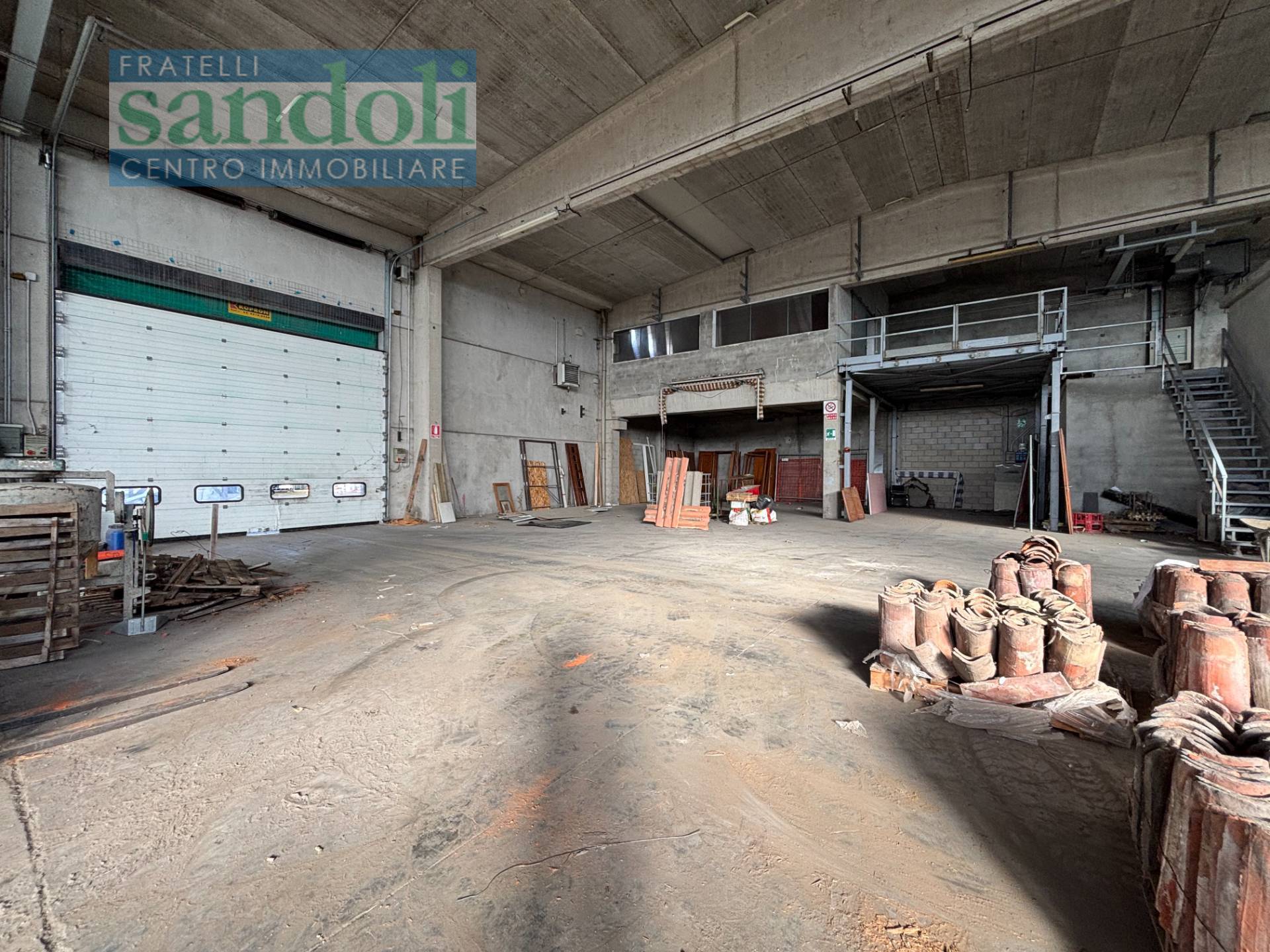 Capannone in vendita a Arborio, Paesi