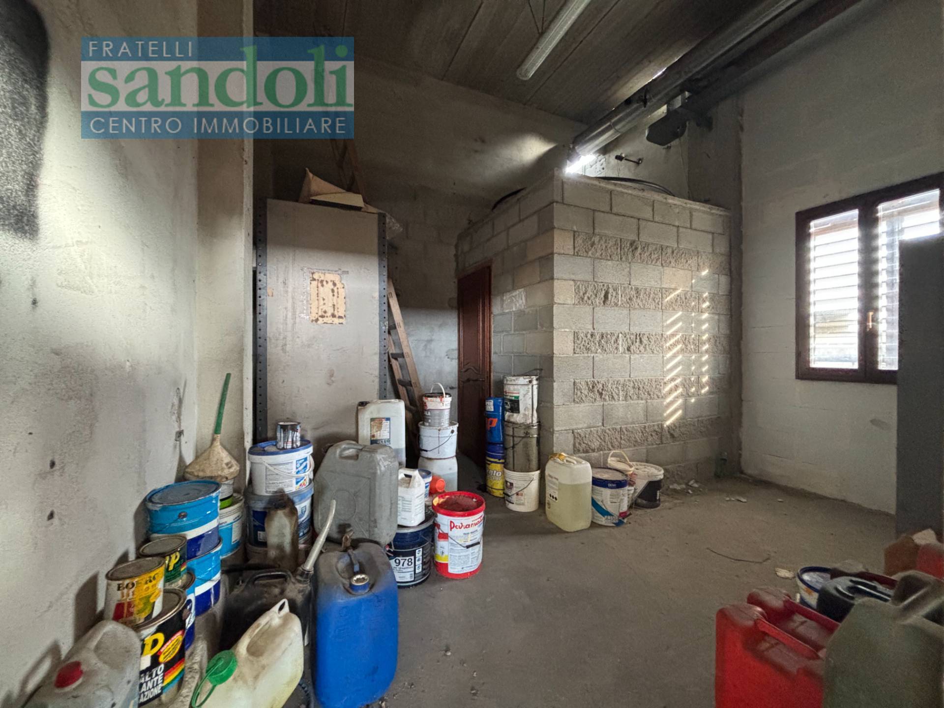 Capannone in vendita a Arborio, Paesi