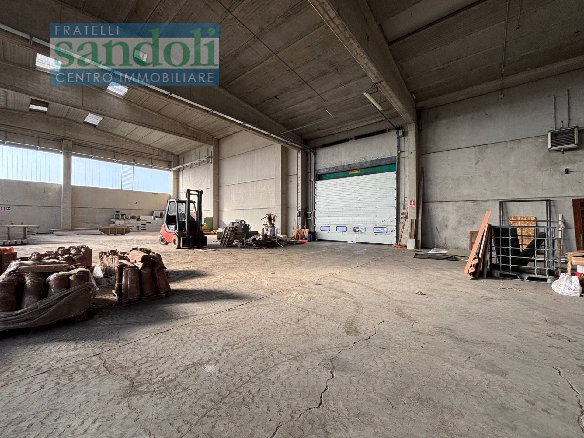 Capannone in vendita a Arborio, Paesi