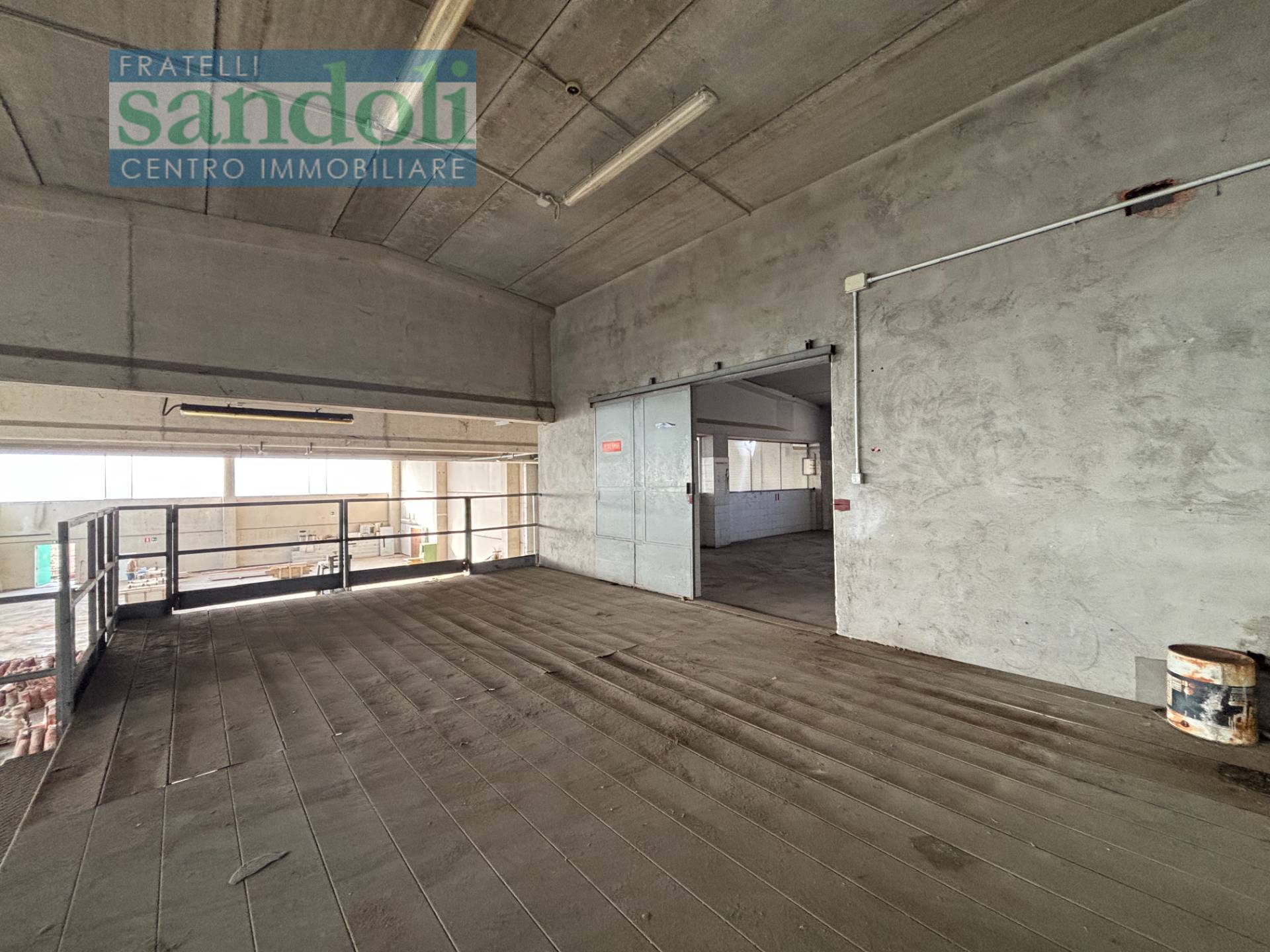 Capannone in vendita a Arborio, Paesi