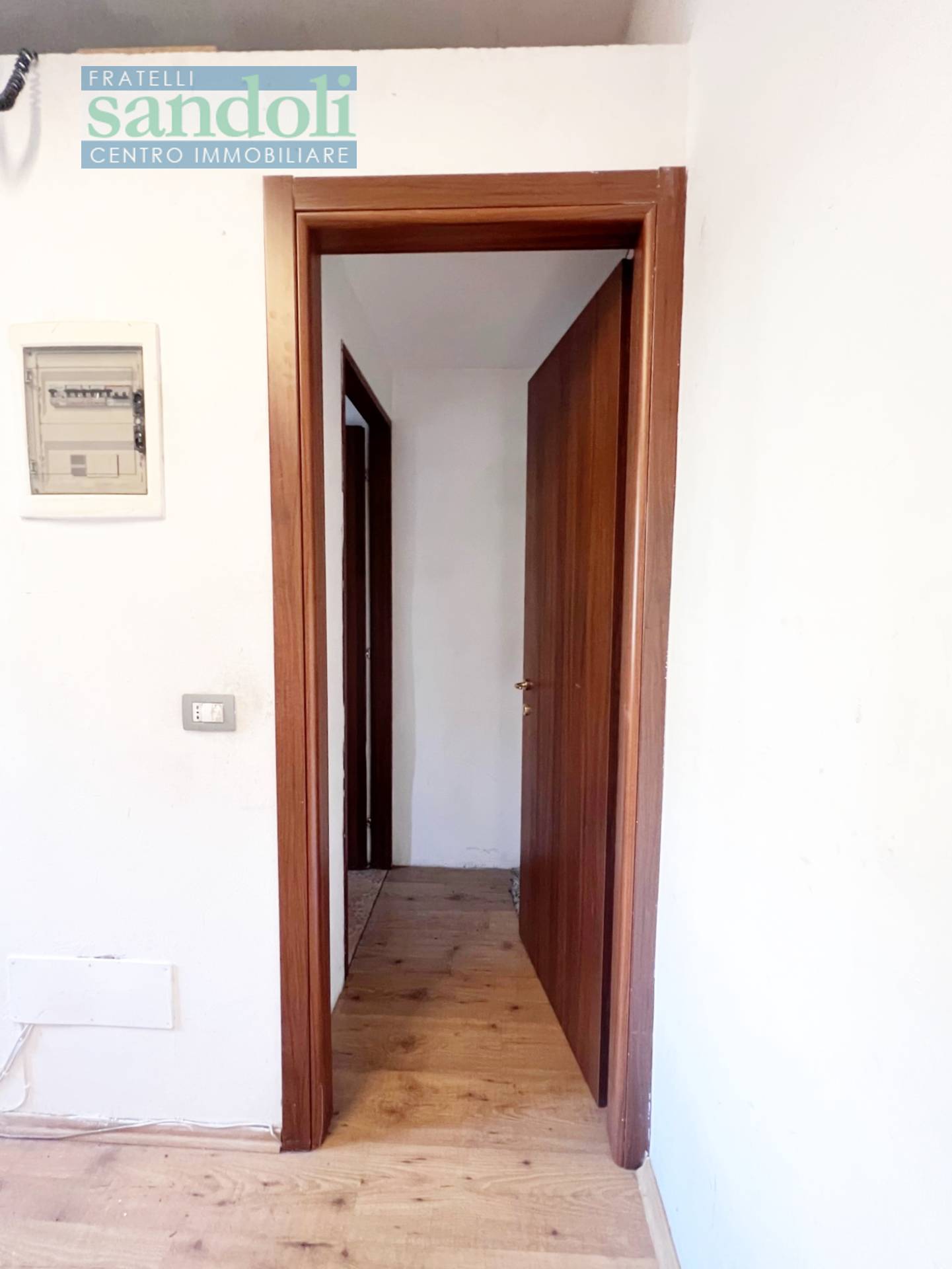 Locale commerciale in affitto a Vercelli, Viale Rimembranza