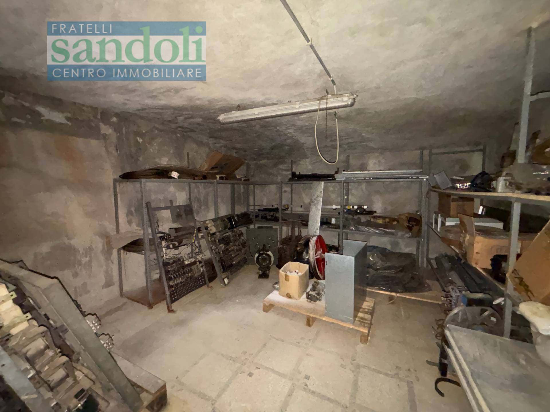 Locale commerciale in vendita a Vercelli, Canad