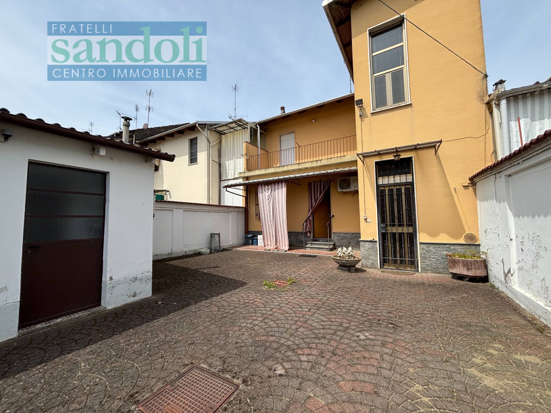 Indipendente in vendita a Vercelli, Cappuccini