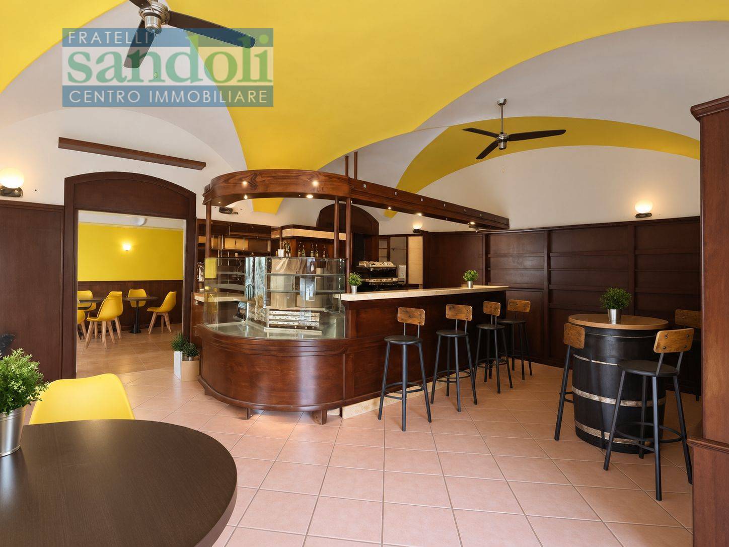 Locale commerciale in affitto a Vercelli, Centro