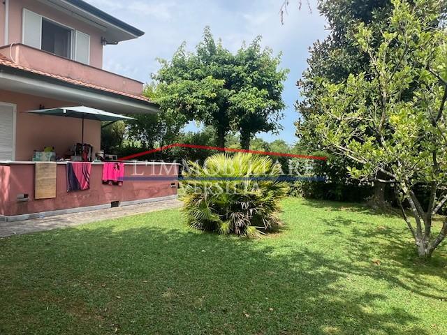 Villa Bifamiliare in vendita, Massa marina di