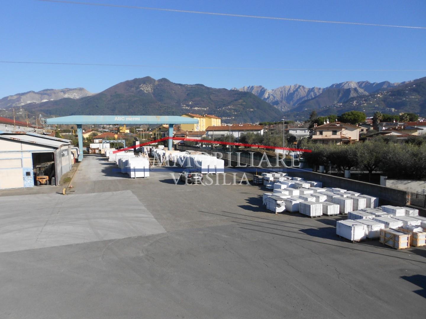 Capannone in vendita a Massa