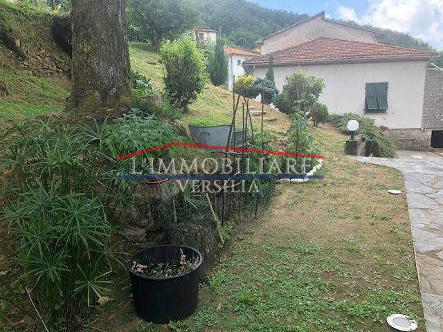 Villa con giardino a Massa