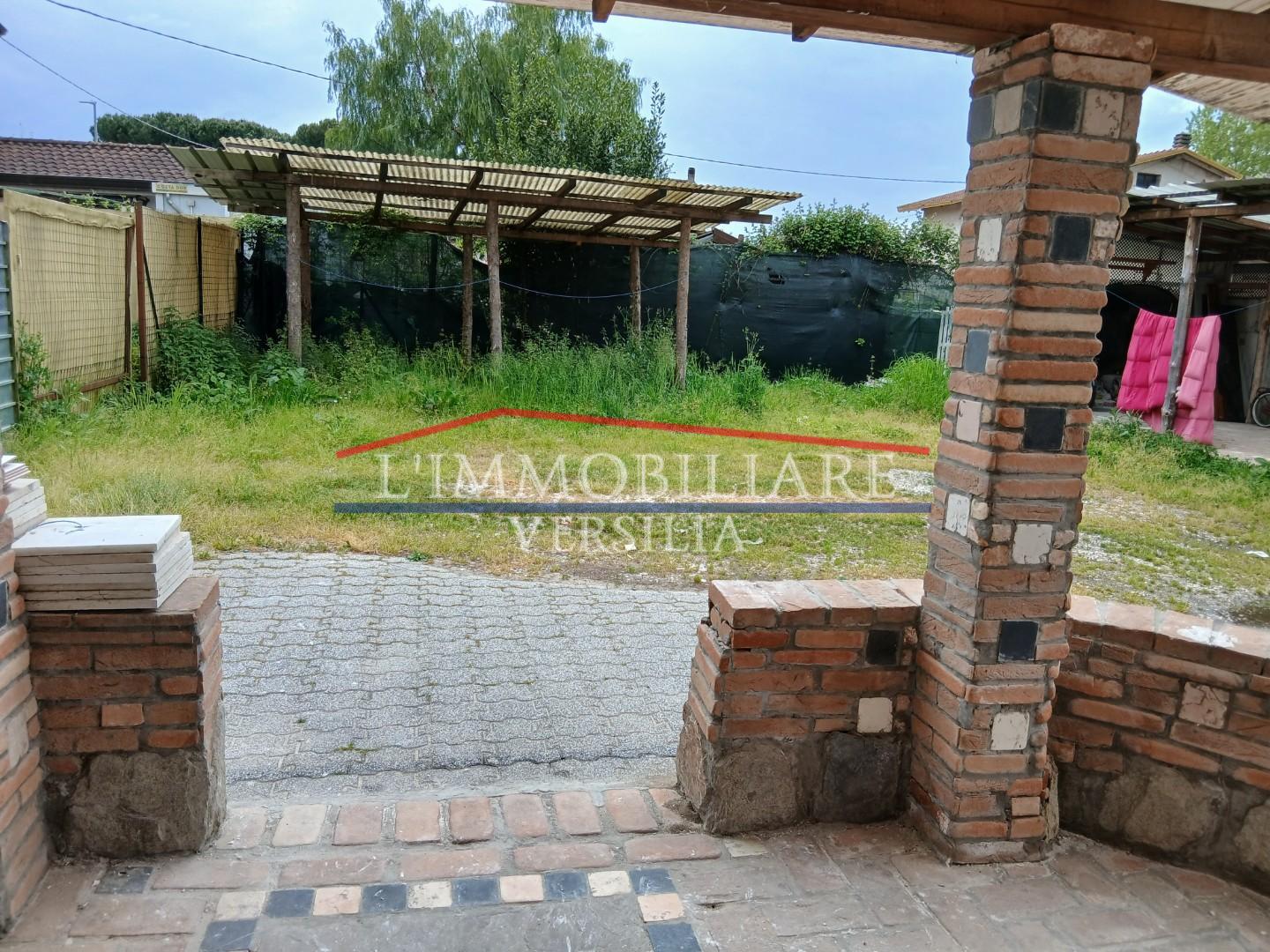 Villa Trifamiliari con giardino, Massa alteta