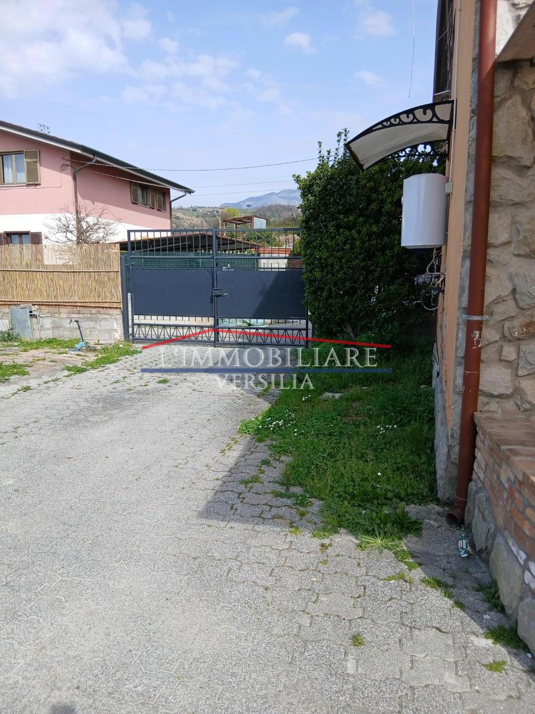 Villa Trifamiliari con giardino, Massa alteta