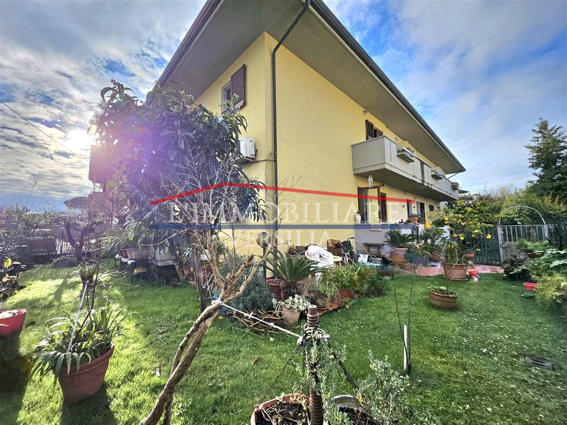 Villa Trifamiliari con giardino, Massa marina di