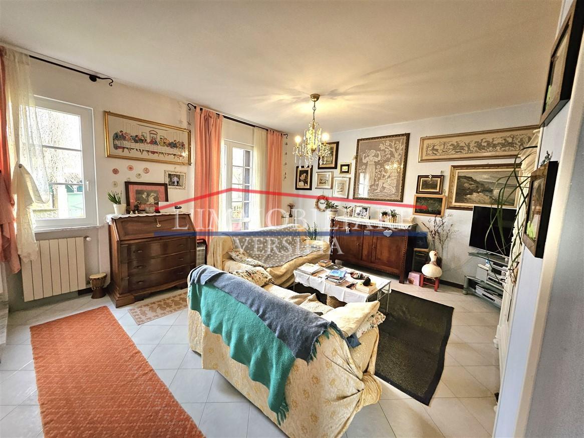 Villa Trifamiliari con giardino, Massa marina di