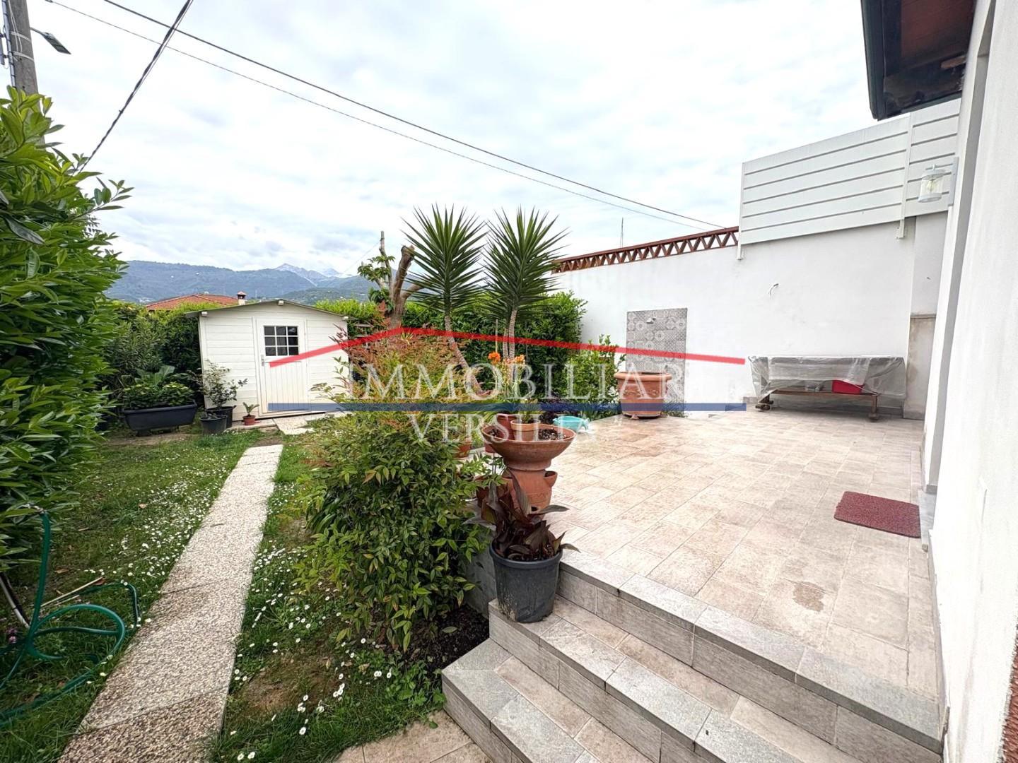 Villa Bifamiliare con giardino, Montignoso cinquale