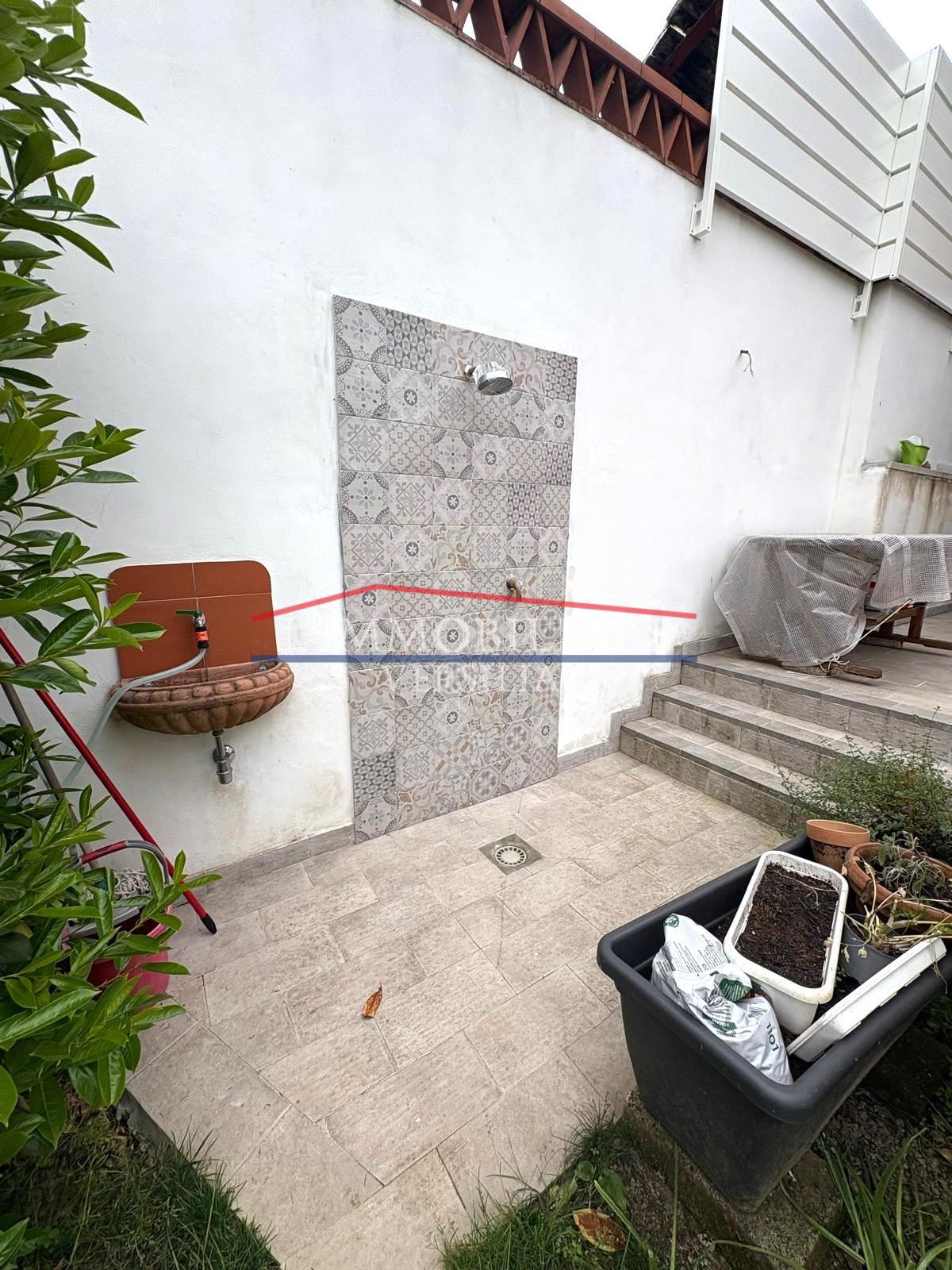 Villa Bifamiliare con giardino, Montignoso cinquale