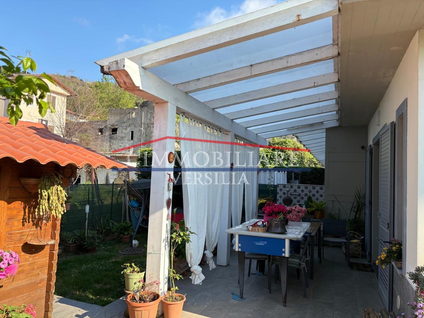 Villa con giardino, Massa capaccola