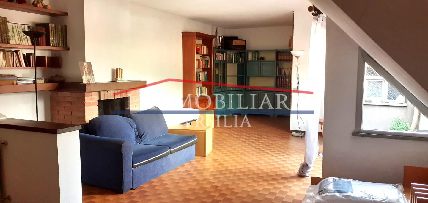 Appartamento con terrazzo, Massa zona viali