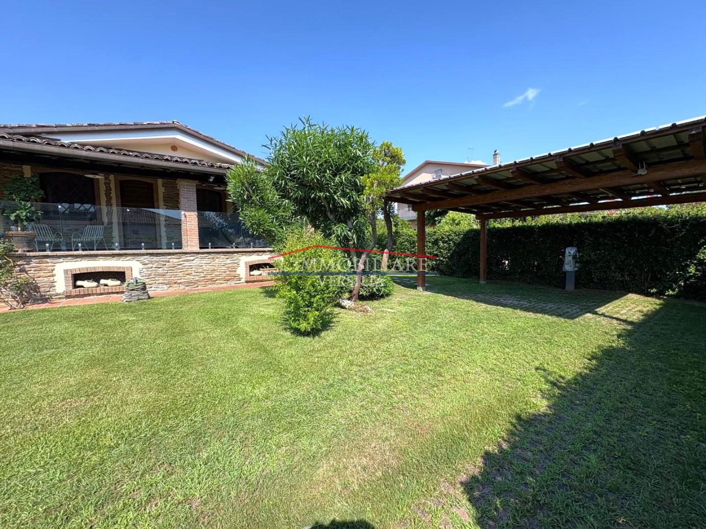 Villa in vendita, Massa poveromo