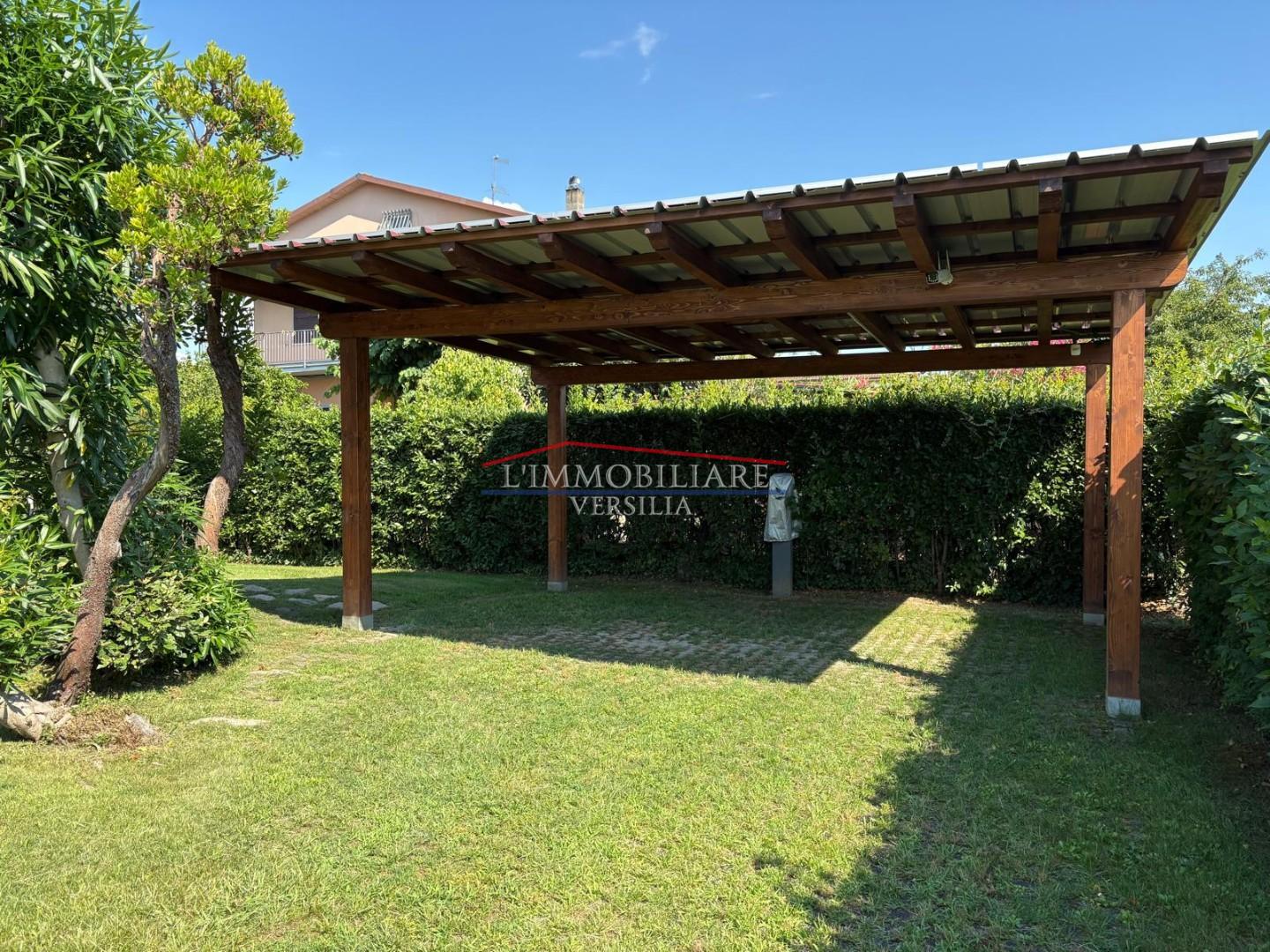Villa in vendita, Massa poveromo
