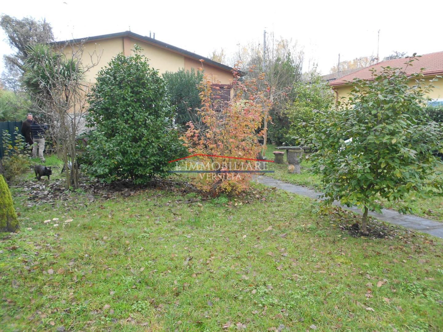 Villa Bifamiliare con giardino, Massa poveromo
