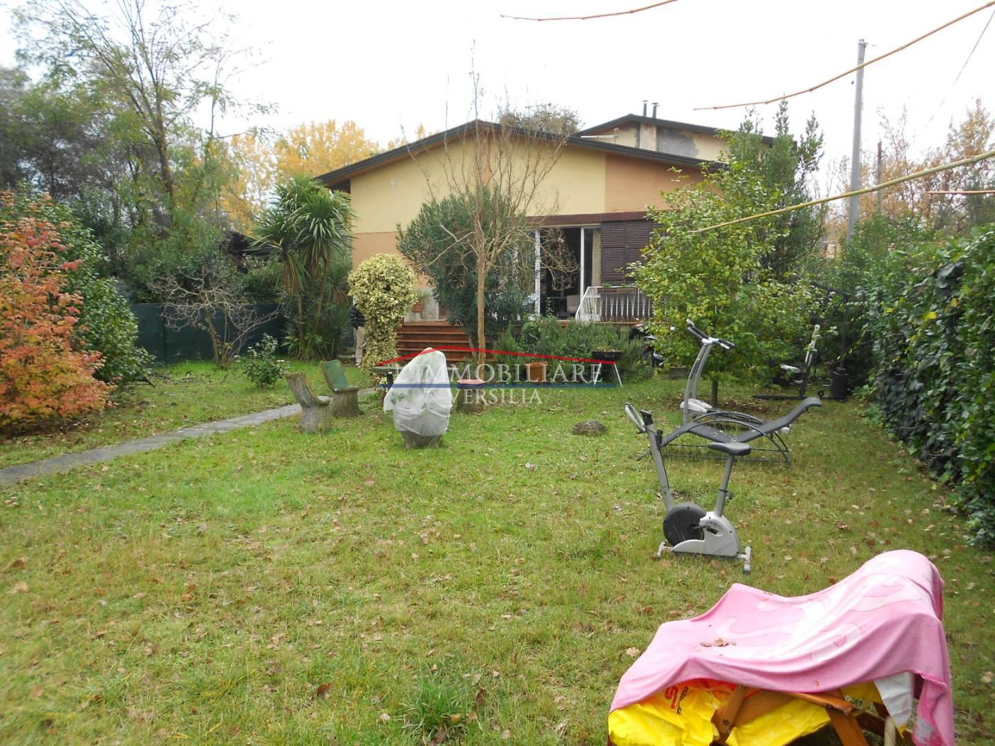 Villa Bifamiliare con giardino, Massa poveromo