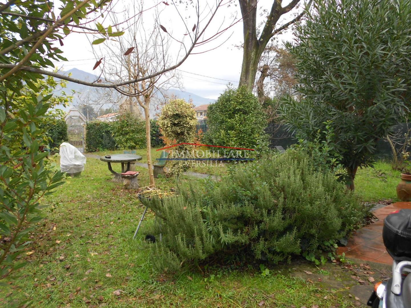 Villa Bifamiliare con giardino, Massa poveromo