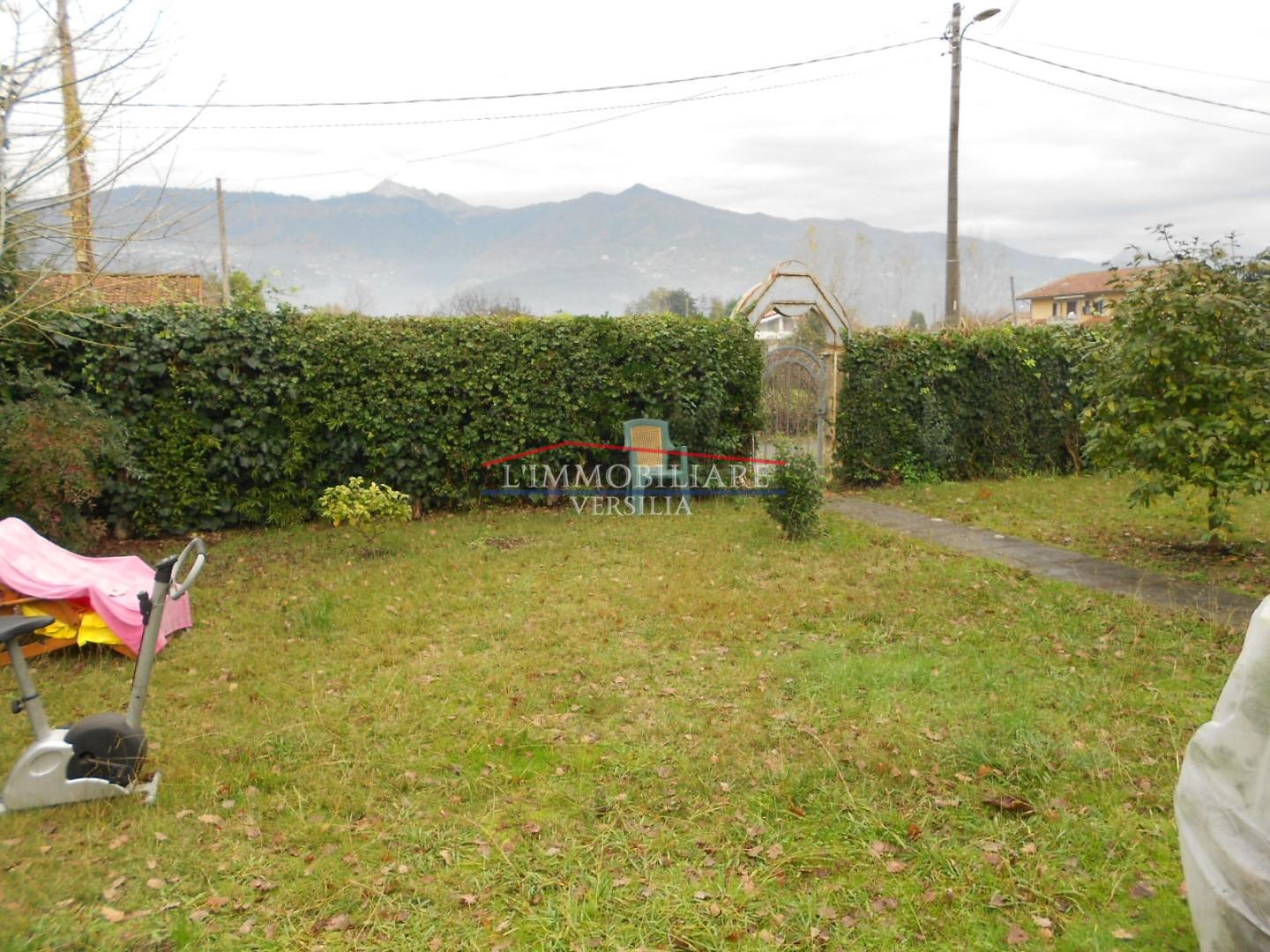 Villa Bifamiliare con giardino, Massa poveromo