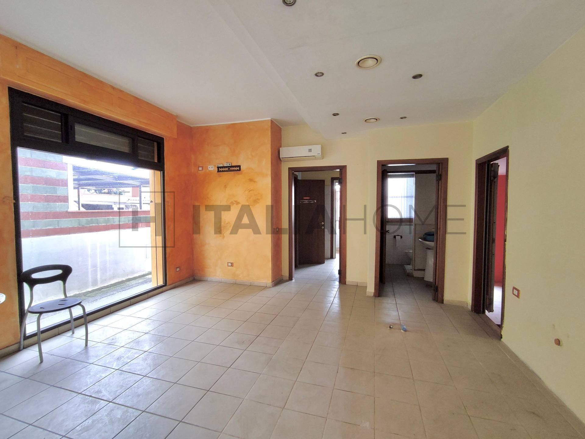 Locale commerciale in vendita a Assemini