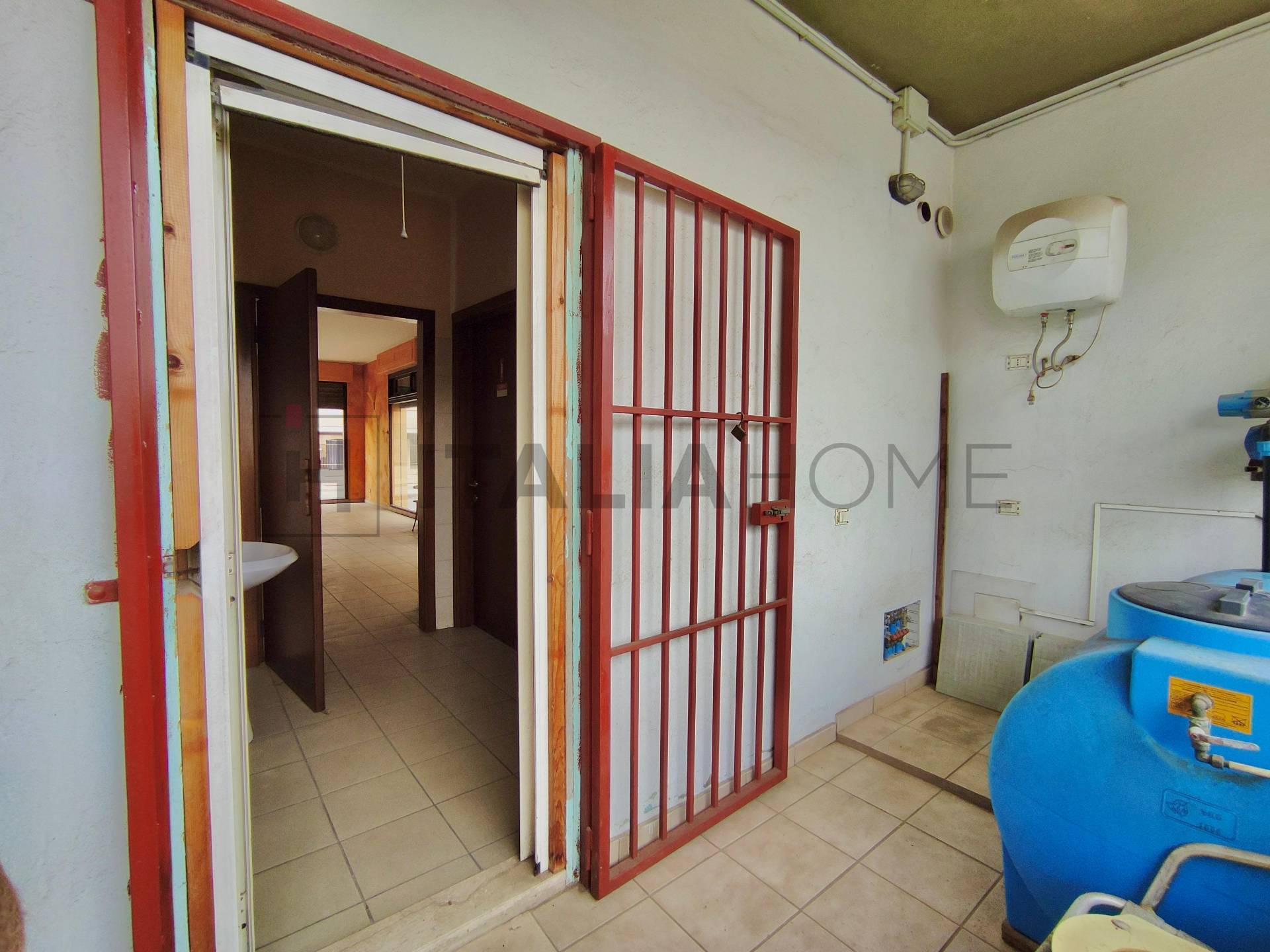 Locale commerciale in vendita a Assemini