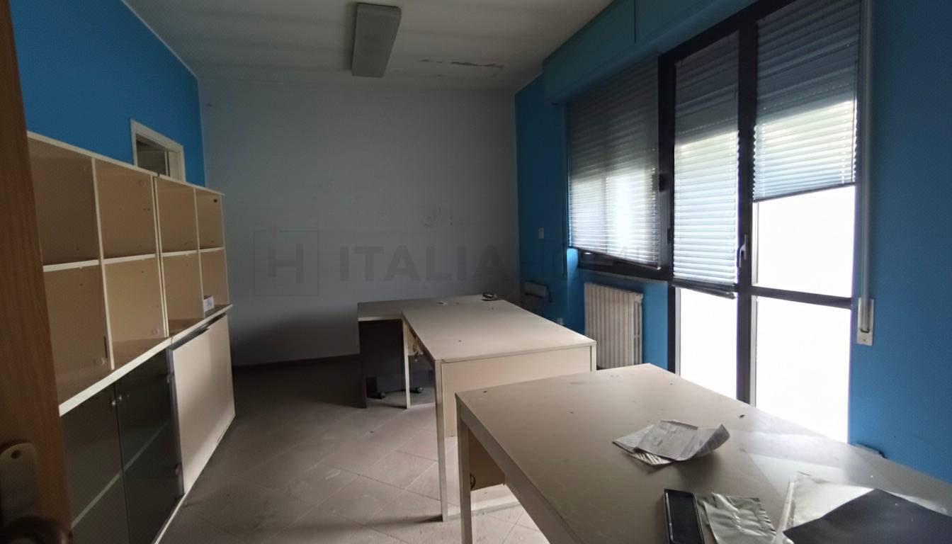 Locale commerciale in vendita a Cagliari, Pirri