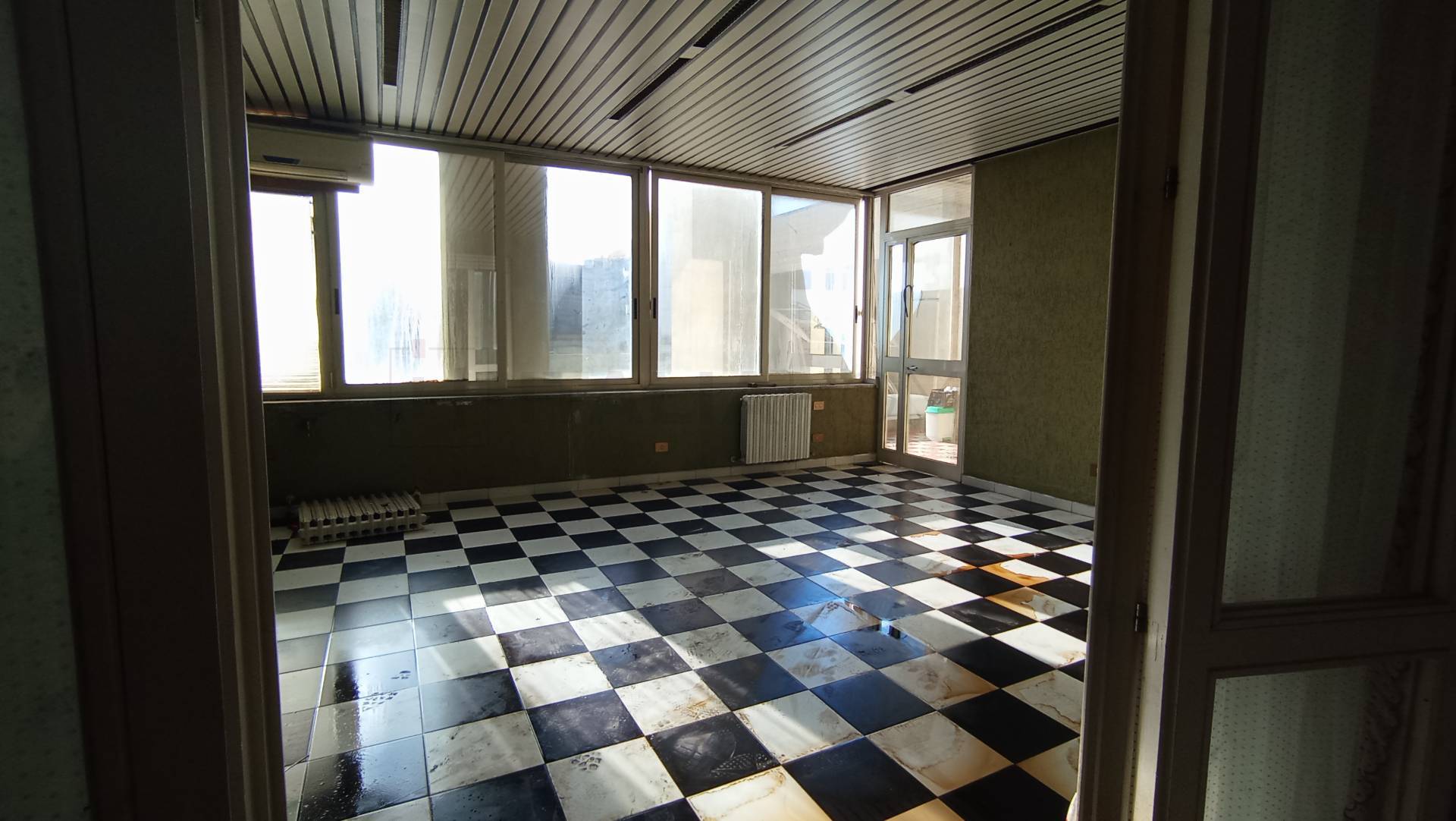 Locale commerciale in vendita a Cagliari, Pirri