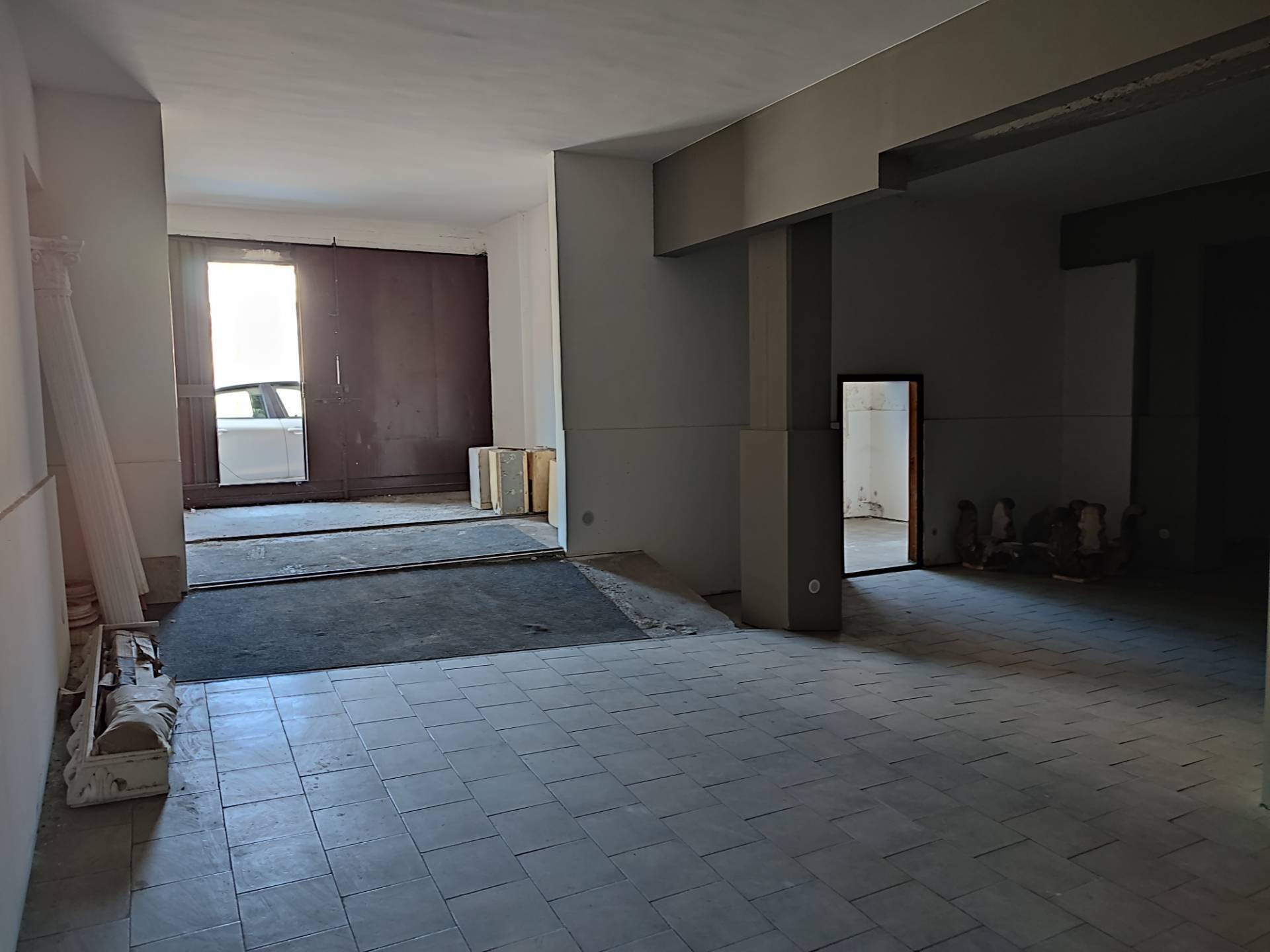 GARAGE in vendita a Belpasso