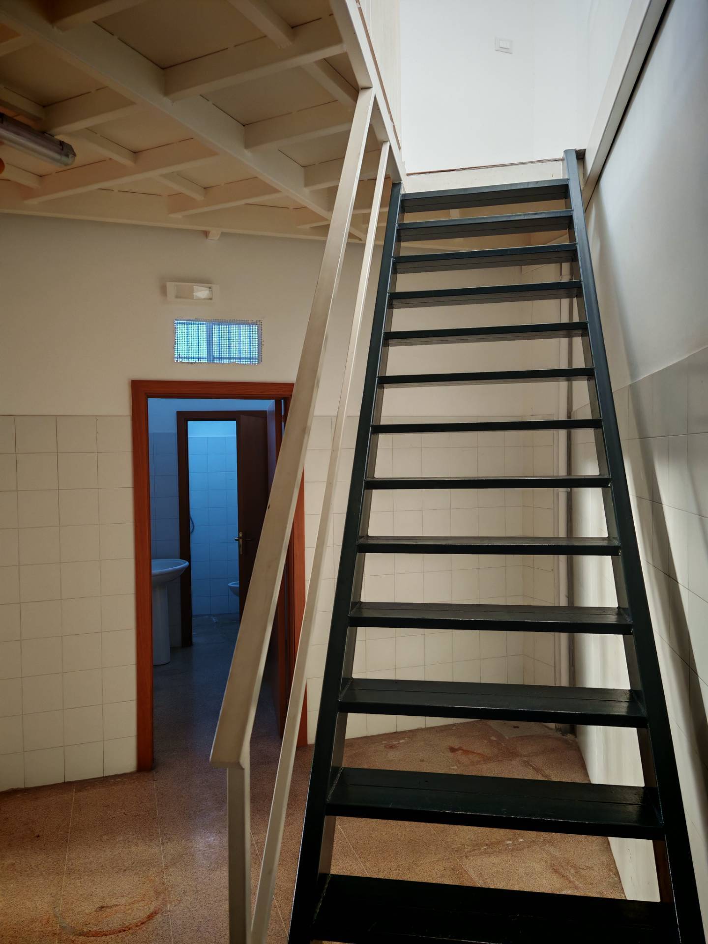 Locale commerciale in vendita a Santa Maria di Licodia