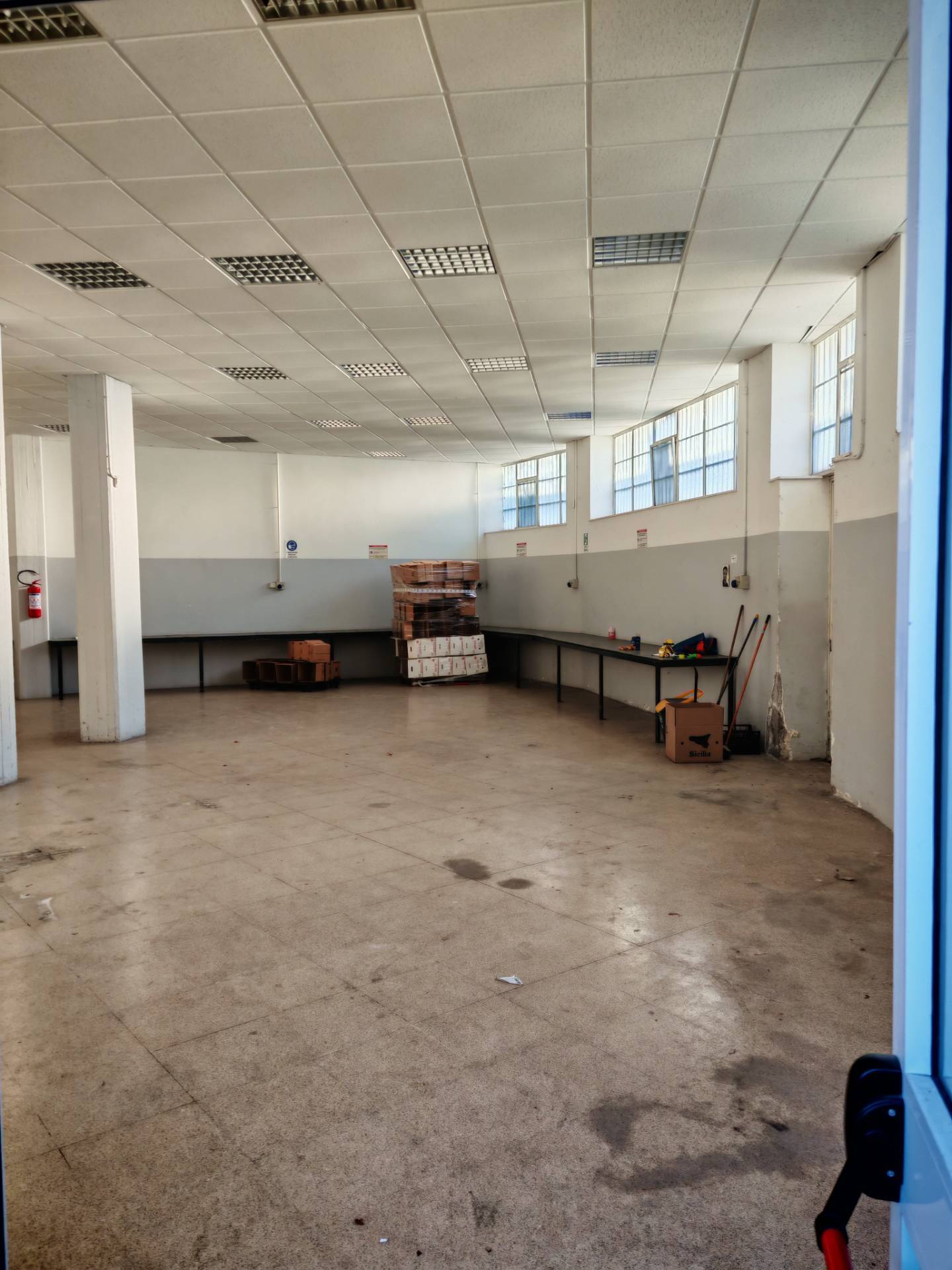 Locale commerciale in vendita a Santa Maria di Licodia