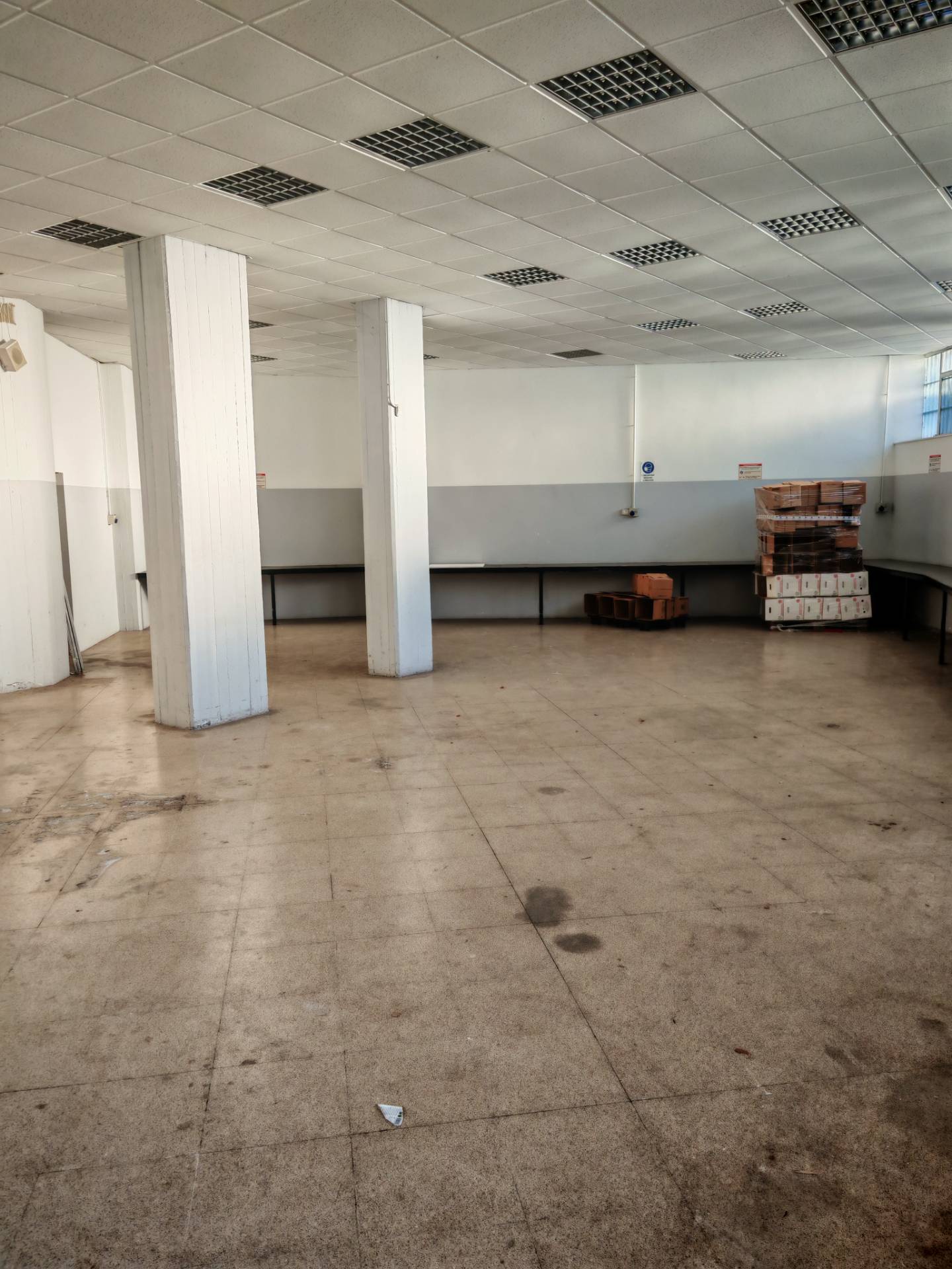 Locale commerciale in vendita a Santa Maria di Licodia