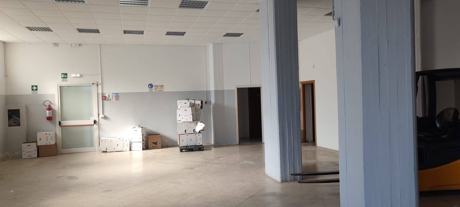 Locale commerciale in vendita a Santa Maria di Licodia