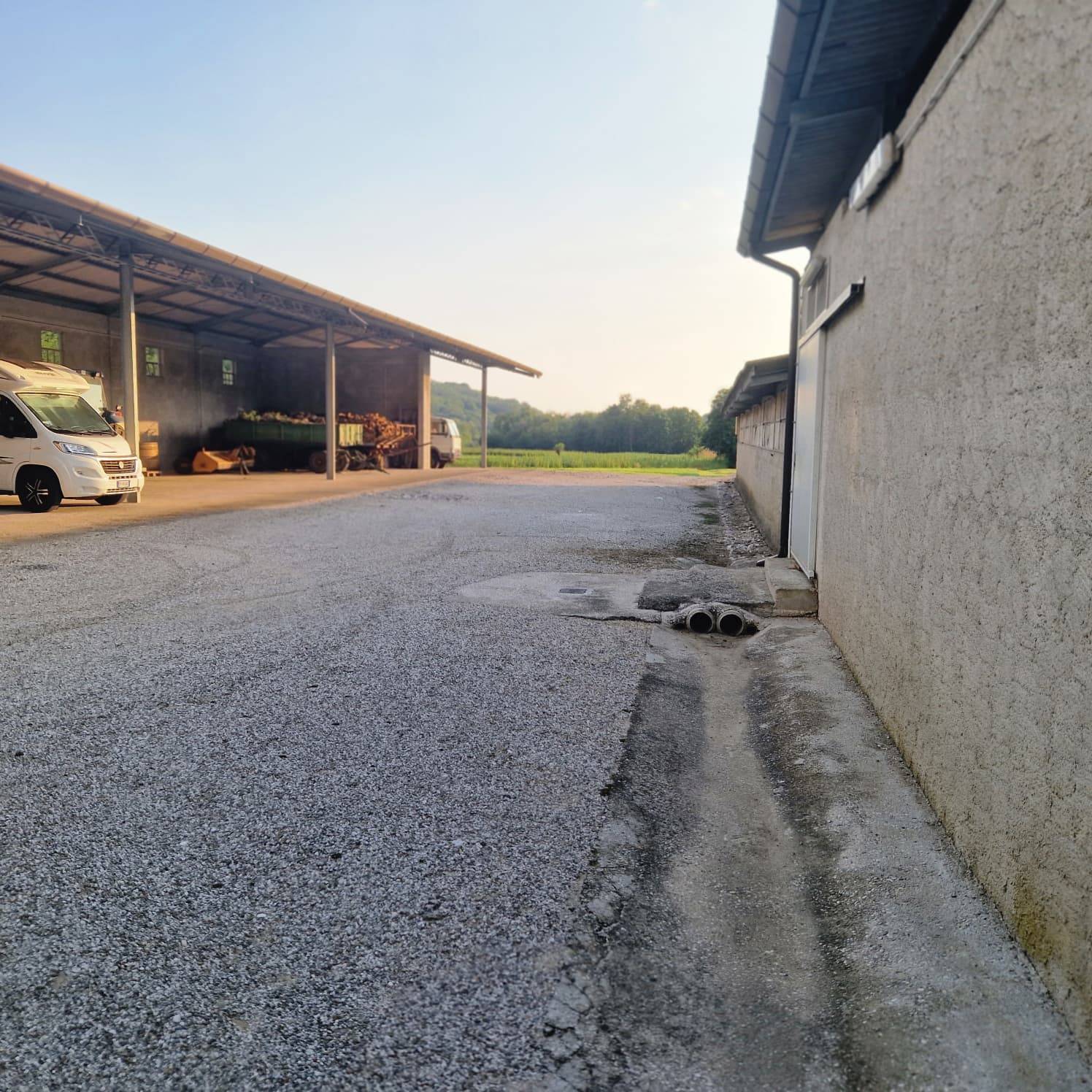 Capannone in vendita a Attimis, Racchiuso