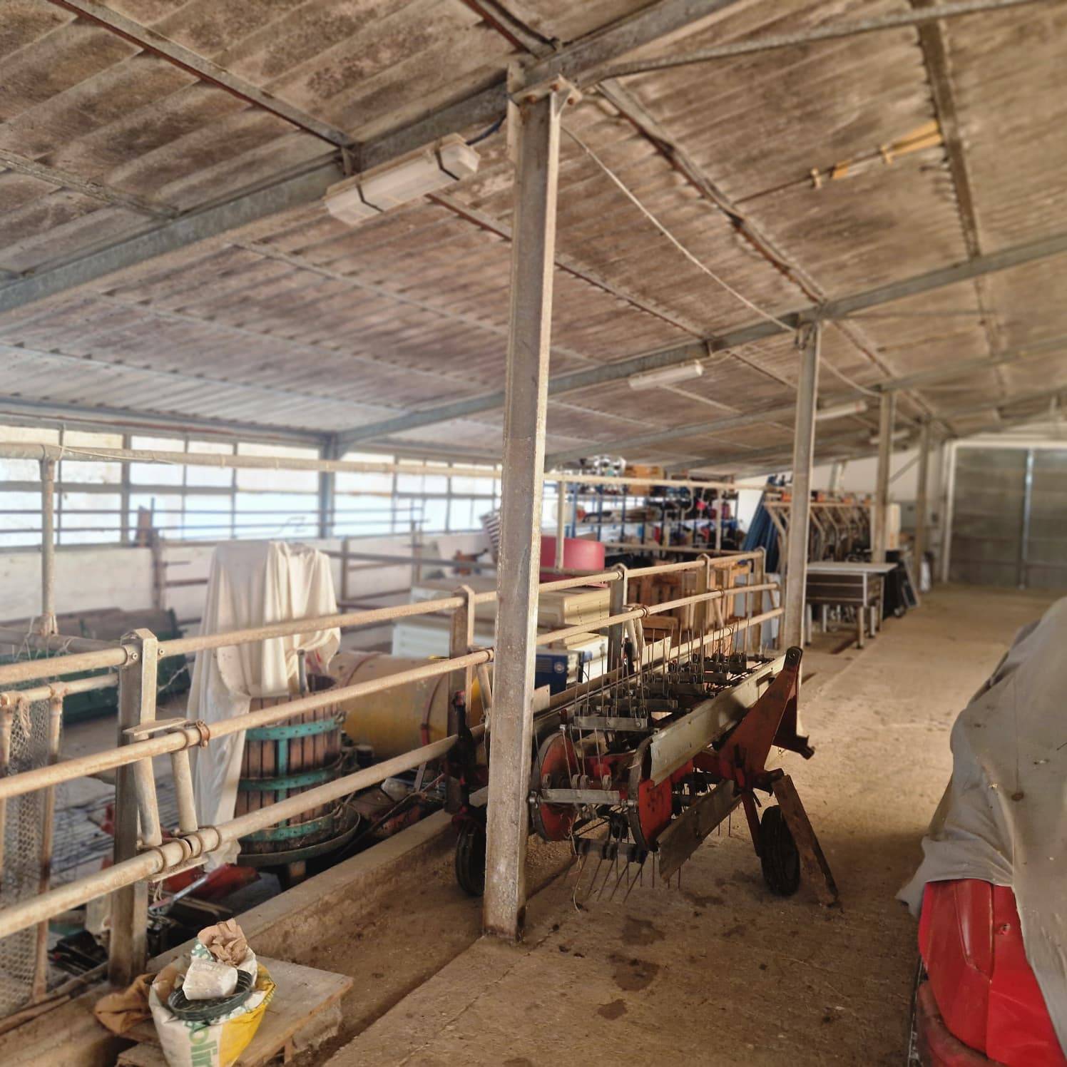 Capannone in vendita a Attimis, Racchiuso