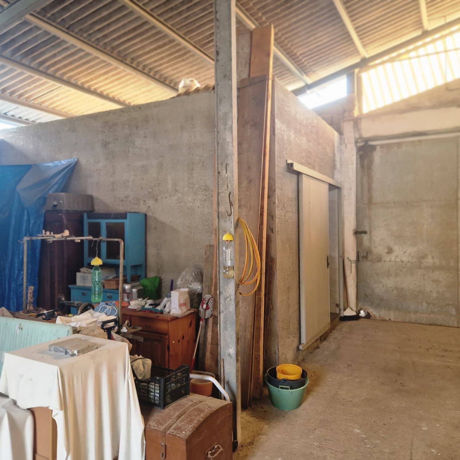 Capannone in vendita a Attimis, Racchiuso