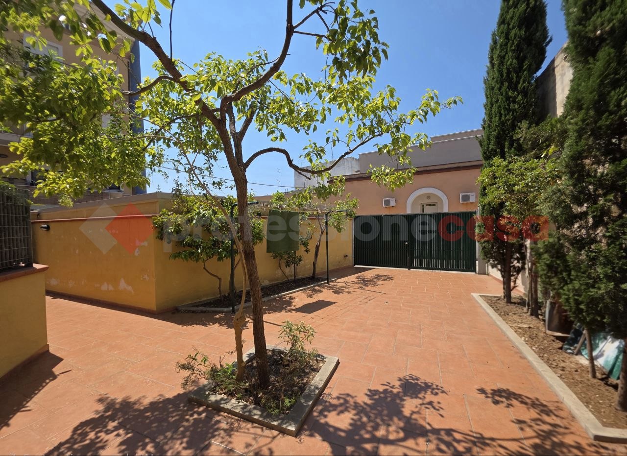 Casa indipendente con giardino a Taranto