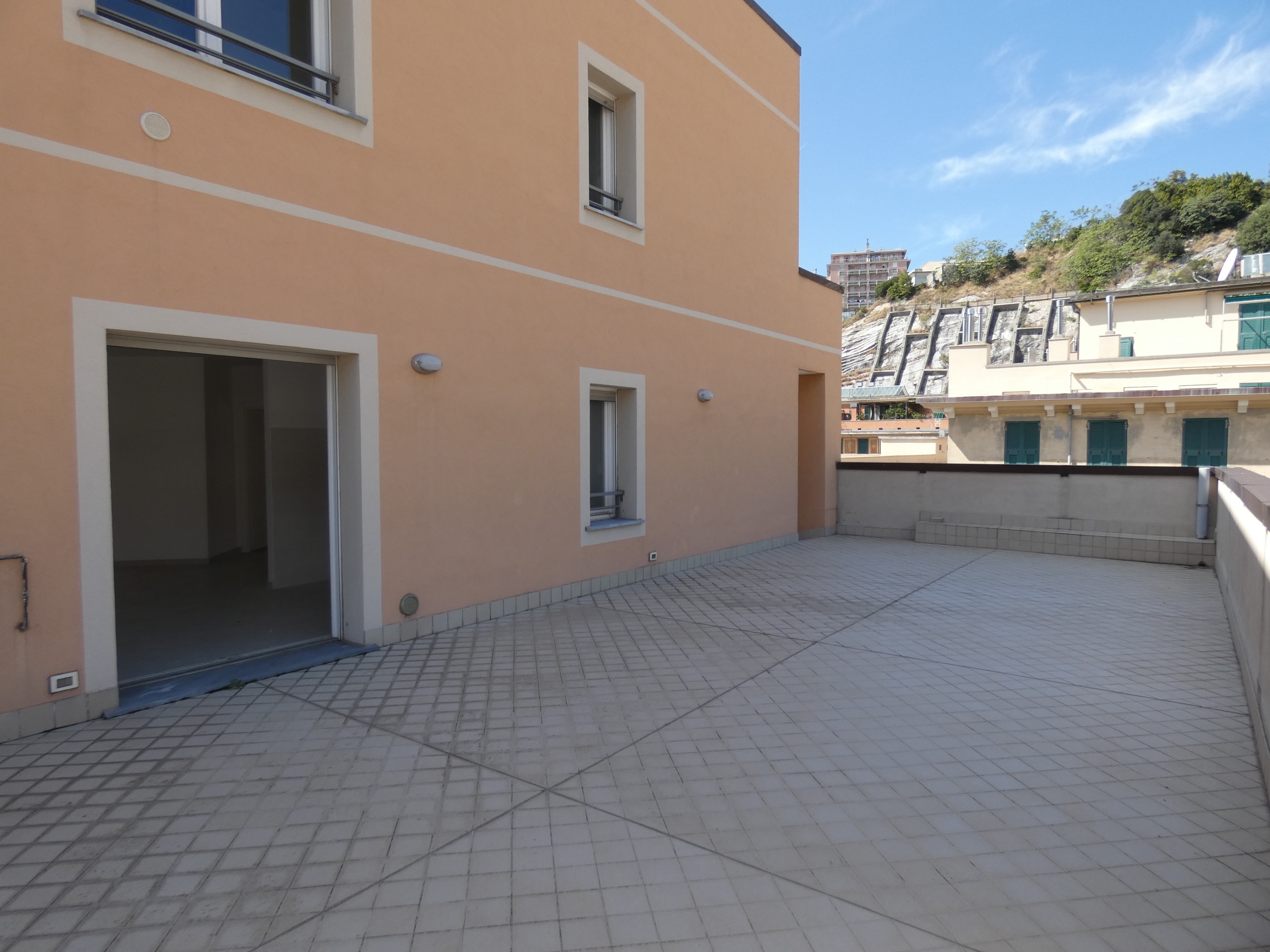 Appartamento con terrazzo in piazza sopranis 36d, Genova