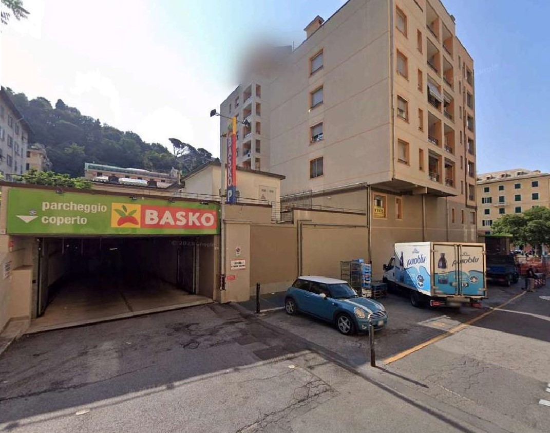 Box/Garage 13mq in vendita in via alizeri 5lr, Genova