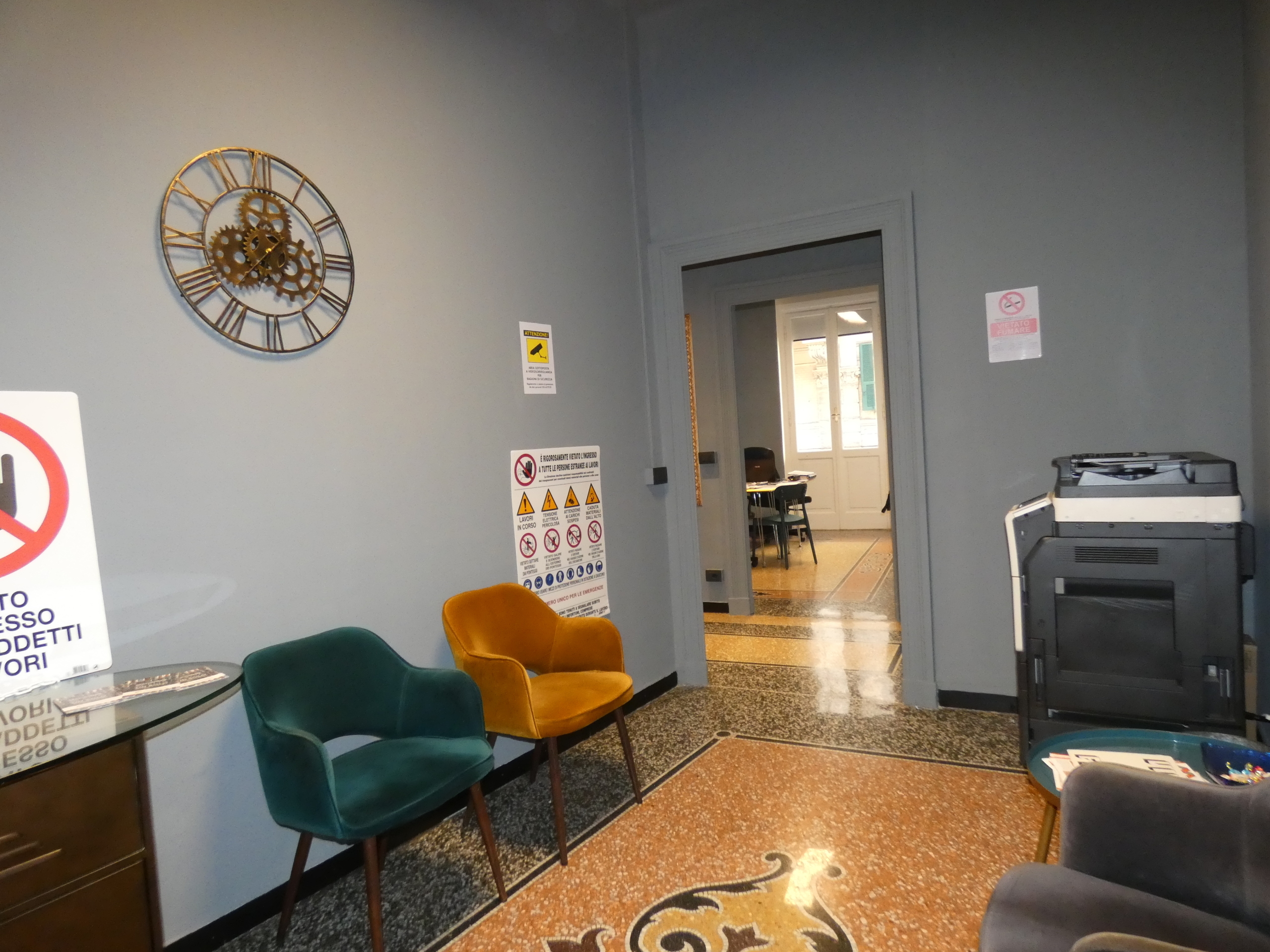 Ufficio ristrutturato in via cesarea 10, Genova