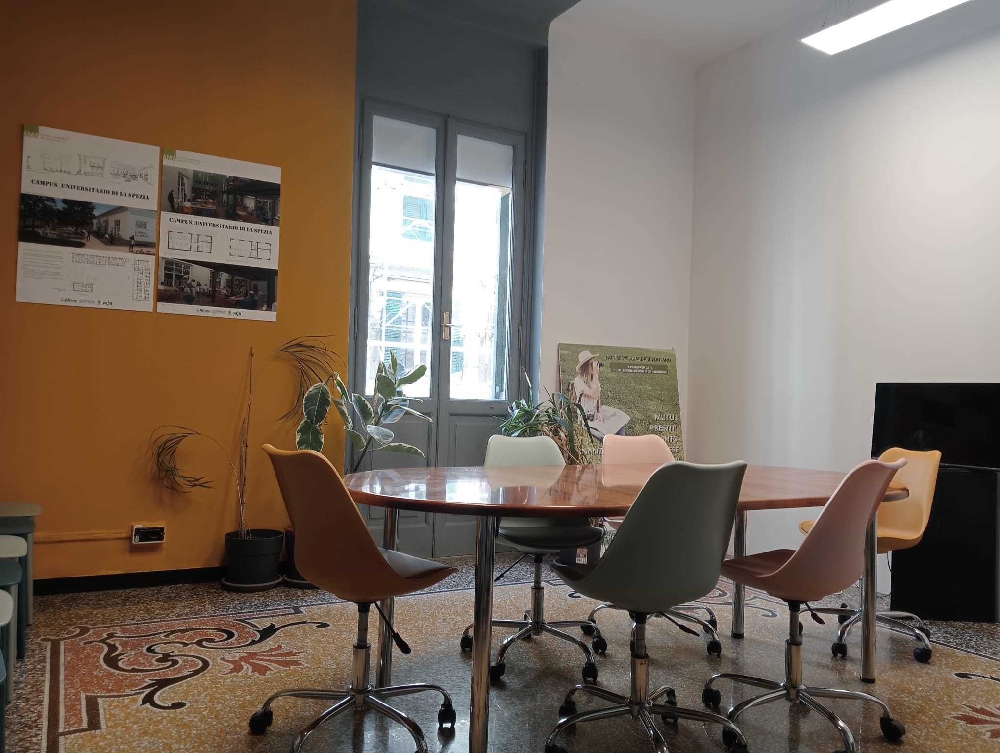 Ufficio ristrutturato in via cesarea 10, Genova