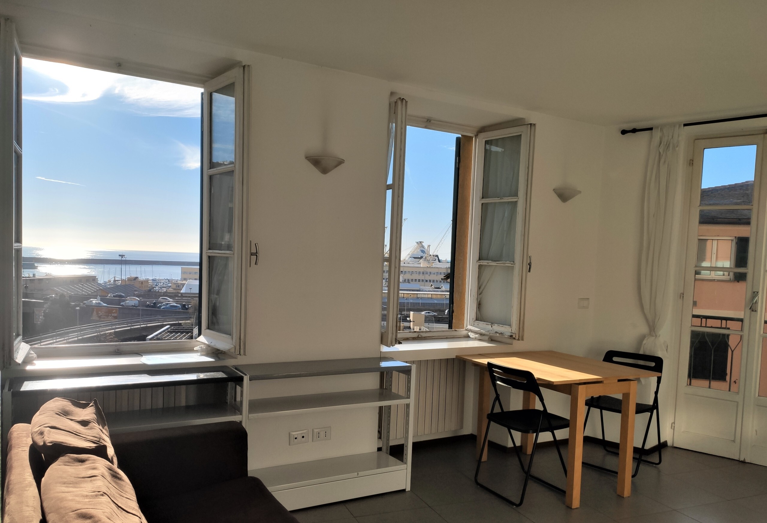 Trilocale vista mare in vico di campopisano 10, Genova
