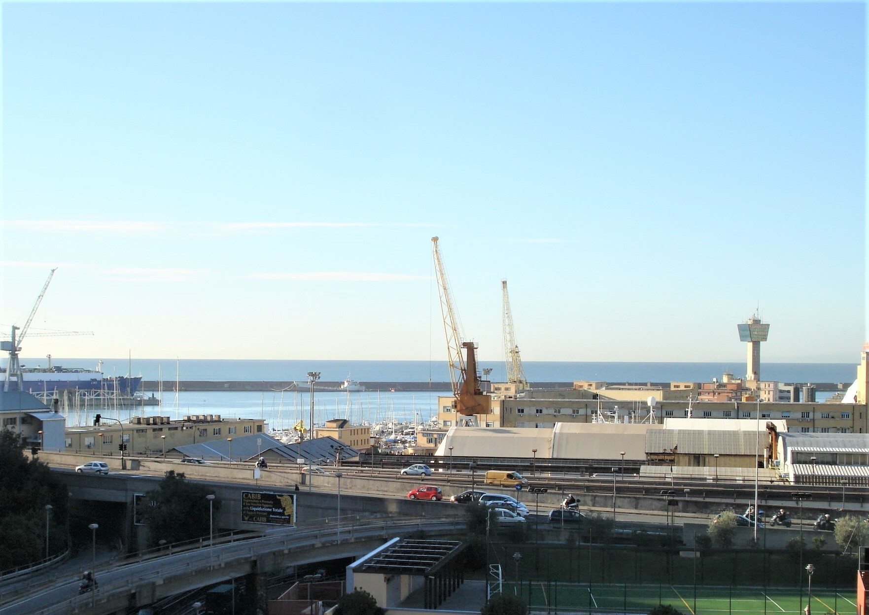 Trilocale vista mare in vico di campopisano 10, Genova