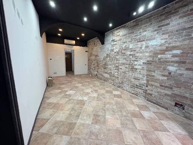 Locale commerciale in affitto a Pavia, Centro Storico