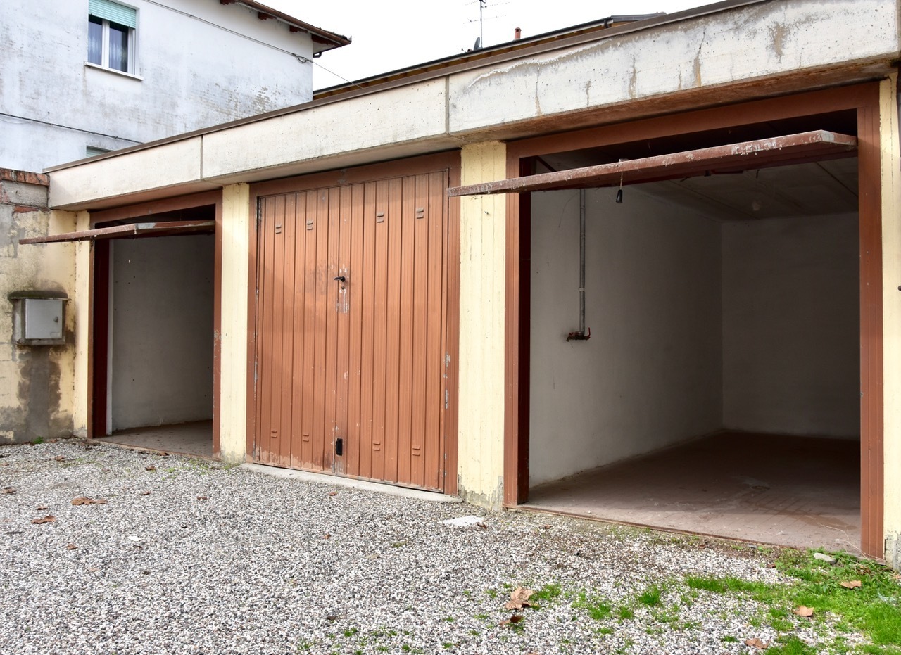 Box/Garage 25mq da ristrutturare in via guido cantelli, Galliera
