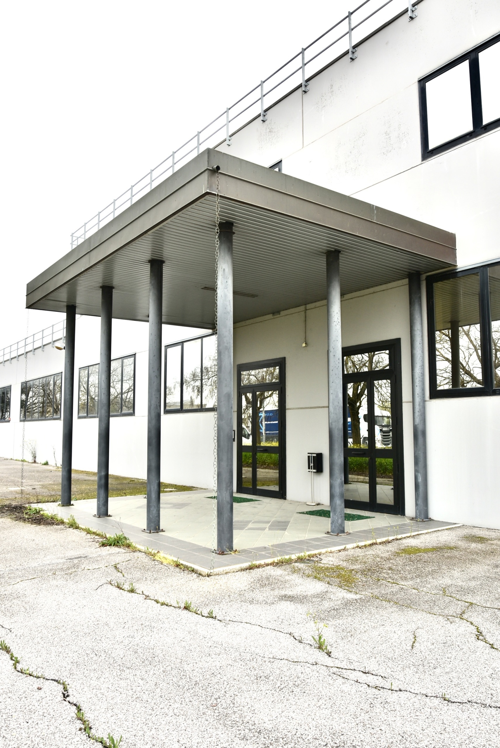 Capannone con terrazzo in via caduti di cefalonia 10, Minerbio